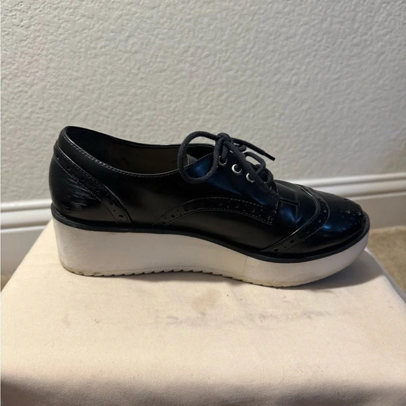 Schutz Black leather platform oxfords- Size 6
Made in Brazil - Picture 7 of 9
